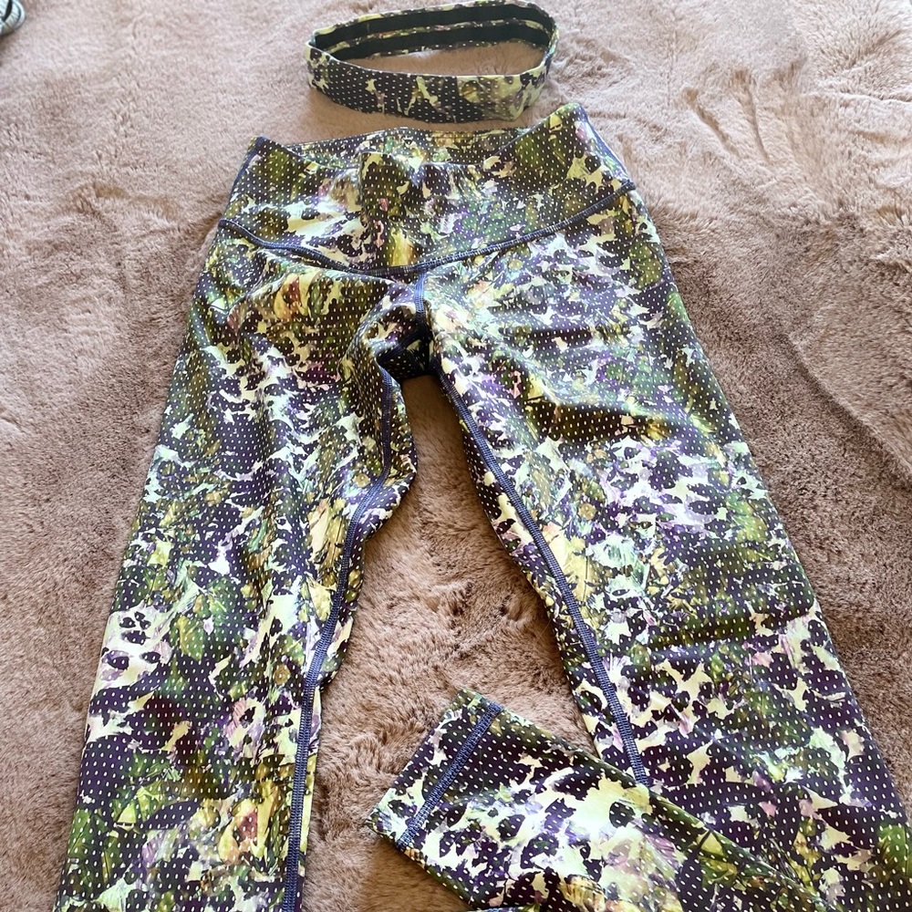 Lululemon luxtreme 28’ size 4 floral tights and headband